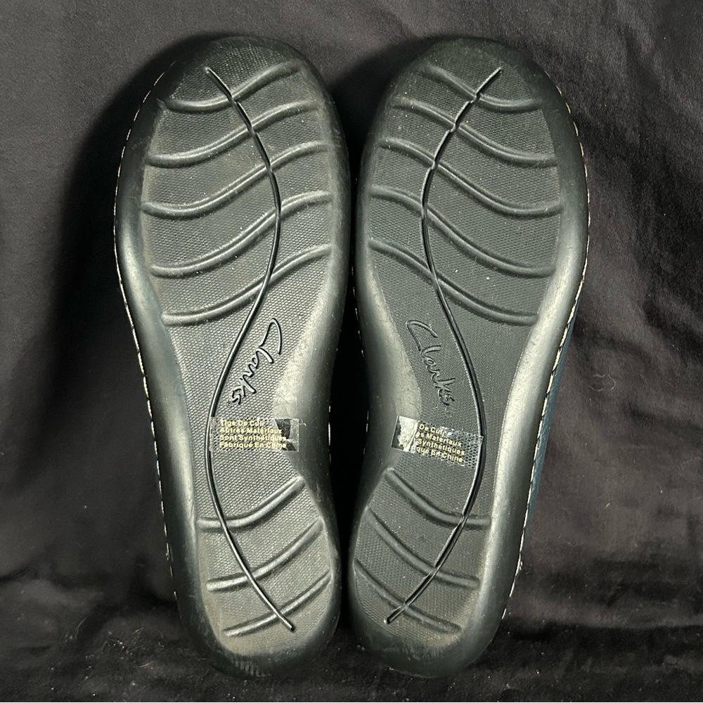 Clarks Bendable Leather Slip On Loafers - Picture 5 of 5